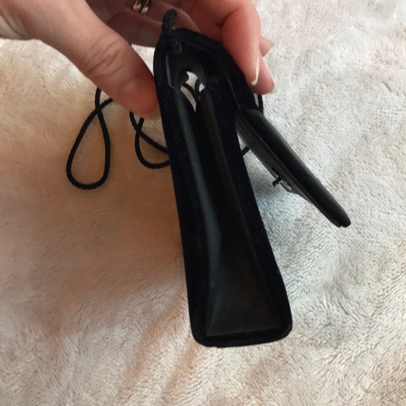 Black velvet evening bag, free with purchase - Picture 5 of 8